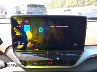 2021 Volkswagen ID.4 Pro S z VIN WVGTMPE20MP058882, wystawiony jako IAAI lot #42317440 z przebiegiem 64 473 mil mil oraz . Historia ofert i sprzedaży dostępna na DreamBid. Obrazek 18.