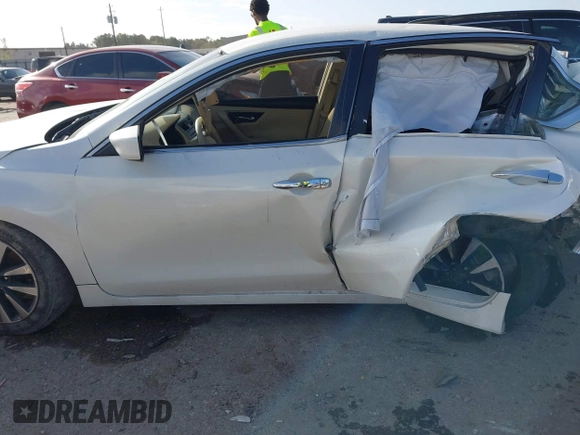 2014 Nissan Altima SV with VIN 1N4AL3AP0EC278546, listed as a IAAI auction lot 41762901 with 121,756 mi miles and . Bid and sale history available at DreamBid. Image 14.