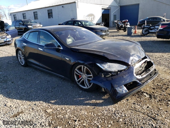 2014 Tesla Model S P85D with VIN 5YJSA1H25EFP62914, listed as a Copart auction lot 41629885 with 98,830 mi miles and Salvage Title. Bid and sale history available at carsss.com. Image 4.