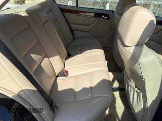 1994 Mercedes-Benz E Class with VIN WDBEA32E2RC090839, listed as a Copart auction lot 49449775 with 90,322 mi miles and Clean Title. Bid and sale history available at carsss.com. Image 6.