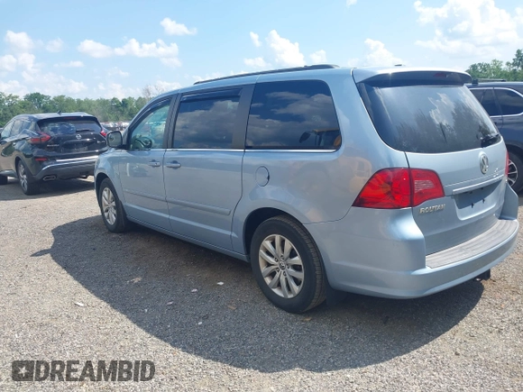 2012 Volkswagen Routan SE with VIN 2C4RVABG7CR309337, listed as a IAAI auction lot 42610070 with 117,214 mi miles and . Bid and sale history available at DreamBid. Image 3.