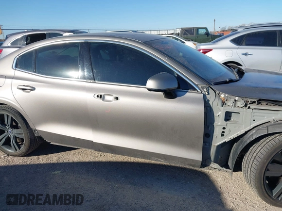 2019 Volvo S60 Inscription with VIN 7JRA22TL9KG001806, listed as a IAAI auction lot 41391582 with 97,189 mi miles. Bid and sale history available at carsss.com. Image 13.