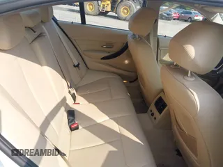 2015 BMW 3 Series 328i xDrive с VIN WBA3B5G51FNS20388, выставлен на аукционе IAAI как лот 42399201 с пробегом 97 349 миль миль и . История ставок и продаж доступна на DreamBid. Изображение 8.