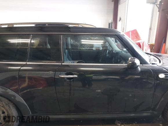 2011 MINI Clubman z VIN WMWZF3C50BT188693, wystawiony jako IAAI lot #41594216 z przebiegiem 156 768 mil mil oraz . Historia ofert i sprzedaży dostępna na DreamBid. Obrazek 14.