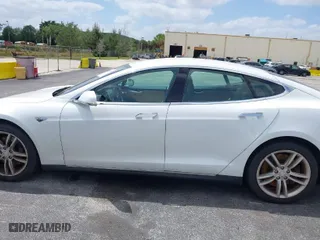 2013 Tesla Model S with VIN 5YJSA1CN2DFP17316, listed as a IAAI auction lot 42092751 with 1 mi miles. Bid and sale history available at carsss.com. Image 14.