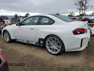 2024 BMW M2 z VIN 3MF13DM08R8E53568, wystawiony jako Copart lot #48982005 z przebiegiem 16 586 mil mil oraz Szkody całkowita. Historia ofert i sprzedaży dostępna na DreamBid. Obrazek 2.