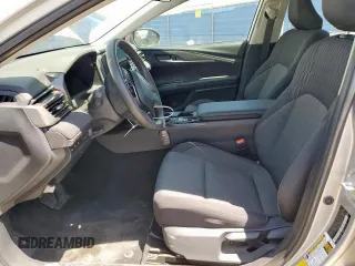 2025 Toyota Camry LE z VIN 4T1DAACKXSU033239, wystawiony jako Copart lot #58013215 z przebiegiem 17 008 mil mil oraz Czysty tytuł • Clean title. Historia ofert i sprzedaży dostępna na DreamBid. Obrazek 7.