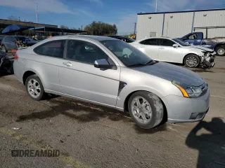 2008 Ford Focus SE z VIN 1FAHP33N38W217516, wystawiony jako Copart lot #54433985 z przebiegiem 139 503 mil mil oraz Szkoda całkowita • Salvage title. Historia ofert i sprzedaży dostępna na DreamBid. Obrazek 4.