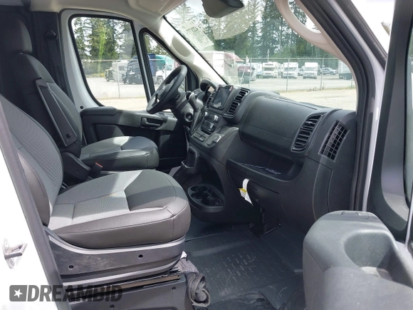 2025 Ram ProMaster Cargo Tradesman with VIN 3C6LRVDG5SE519375, listed as a IAAI auction lot 42217734 with 3,940 mi miles and . Bid and sale history available at DreamBid. Image 5.