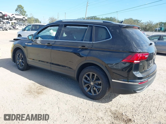 2024 Volkswagen Tiguan SE z VIN 3VV3B7AX8RM192033, wystawiony jako IAAI lot #41568271 z przebiegiem 2 851 mil mil oraz . Historia ofert i sprzedaży dostępna na DreamBid. Obrazek 3.