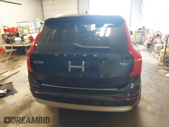2022 Volvo XC90 Momentum with VIN YV4102PK8N1797278, listed as a IAAI auction lot 41720482 with 46,172 mi miles. Bid and sale history available at carsss.com. Image 16.
