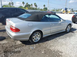 2000 Mercedes-Benz CLK 320/430 z VIN WDBLK70G4YT035047, wystawiony jako Copart lot #52852405 z przebiegiem 141 197 mil mil oraz Szkoda całkowita • Salvage title. Historia ofert i sprzedaży dostępna na DreamBid. Obrazek 3.