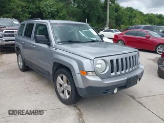 2016 Jeep Patriot Latitude z VIN 1C4NJPFB7GD576918, wystawiony jako IAAI lot #42491816 z przebiegiem 193 124 mil mil oraz . Historia ofert i sprzedaży dostępna na DreamBid. Obrazek 1.