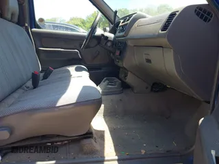 1998 Nissan Frontier XE z VIN 1N6DD21S8WC318499, wystawiony jako IAAI lot #42329613 z przebiegiem Nie podano mil oraz . Historia ofert i sprzedaży dostępna na DreamBid. Obrazek 5.