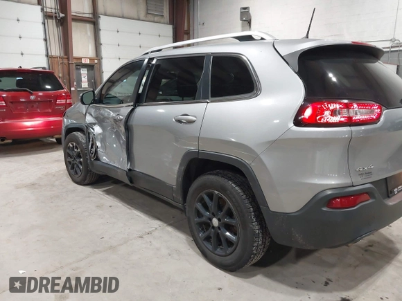 2016 Jeep Cherokee Latitude z VIN 1C4PJMCB9GW148882, wystawiony jako IAAI lot #42210237 z przebiegiem 124 441 mil mil oraz . Historia ofert i sprzedaży dostępna na DreamBid. Obrazek 18.