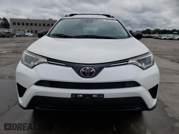 2017 Toyota RAV4 LE z VIN JTMZFREV4HJ721331, wystawiony jako Copart lot #58829225 z przebiegiem 24 880 mil mil oraz Szkoda całkowita • Salvage title. Historia ofert i sprzedaży dostępna na DreamBid. Obrazek 5.