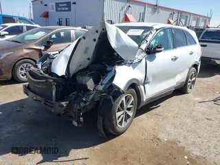 2020 Kia Sorento LX V6 with VIN 5XYPG4A56LG670260, listed as a IAAI auction lot 41664017 with 70,402 mi miles. Bid and sale history available at carsss.com. Image 2.