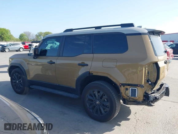 2024 Toyota Land Cruiser z VIN JTEABFAJ9RK012363, wystawiony jako IAAI lot #41859375 z przebiegiem 5 420 mil mil oraz . Historia ofert i sprzedaży dostępna na DreamBid. Obrazek 15.