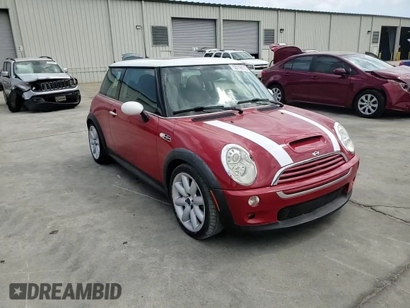 2006 MINI Hardtop S z VIN WMWRE33586TJ35233, wystawiony jako Copart lot #55118115 z przebiegiem 126 066 mil mil oraz Szkoda całkowita • Salvage title. Historia ofert i sprzedaży dostępna na DreamBid. Obrazek 13.
