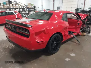 2017 Dodge Challenger SXT z VIN 2C3CDZAG1HH554466, wystawiony jako IAAI lot #41943354 z przebiegiem Nie podano mil oraz . Historia ofert i sprzedaży dostępna na DreamBid. Obrazek 4.