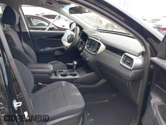 2019 Kia Sorento LX with VIN 5XYPG4A32KG467377, listed as a IAAI auction lot 41341804 with 62,997 mi miles. Bid and sale history available at carsss.com. Image 5.