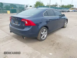 2013 Volvo S60 T5 z VIN YV1612FHXD2173223, wystawiony jako IAAI lot #42414429 z przebiegiem 110 025 mil mil oraz . Historia ofert i sprzedaży dostępna na DreamBid. Obrazek 4.