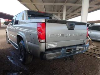 2005 Chevrolet Avalanche Z71 with VIN 3GNEK12Z35G284607, listed as a IAAI auction lot 41868849 with 213,834 mi miles. Bid and sale history available at carsss.com. Image 3.
