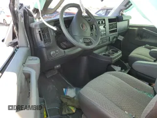 2020 GMC Savana z VIN 1GJZ7PFG7L1170945, wystawiony jako Copart lot #75853984 z przebiegiem Nie podano mil oraz Szkoda całkowita • Salvage title. Historia ofert i sprzedaży dostępna na DreamBid. Obrazek 8.