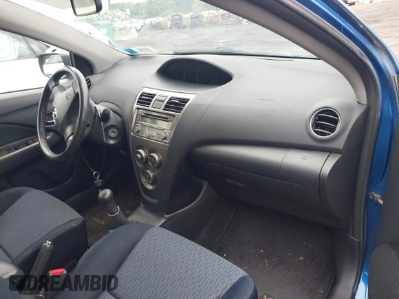 2009 Toyota Yaris z VIN JTDBT903791328862, wystawiony jako IAAI lot #42327669 z przebiegiem 160 747 mil mil oraz . Historia ofert i sprzedaży dostępna na DreamBid. Obrazek 5.