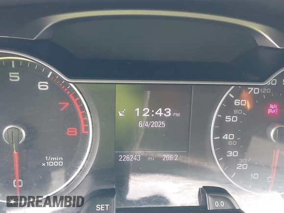 2014 Audi A4 Premium Plus z VIN WAUFFAFL2EN021407, wystawiony jako IAAI lot #42418122 z przebiegiem 226 243 mil mil oraz . Historia ofert i sprzedaży dostępna na DreamBid. Obrazek 15.