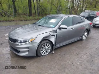 2016 Kia Optima EX z VIN 5XXGU4L3XGG085728, wystawiony jako IAAI lot #42179434 z przebiegiem 93 589 mil mil oraz . Historia ofert i sprzedaży dostępna na DreamBid. Obrazek 2.