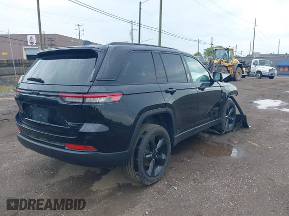 2024 Jeep Grand Cherokee Limited z VIN 1C4RJHBG5RC202647, wystawiony jako IAAI lot #42553301 z przebiegiem 12 121 mil mil oraz . Historia ofert i sprzedaży dostępna na DreamBid. Obrazek 4.