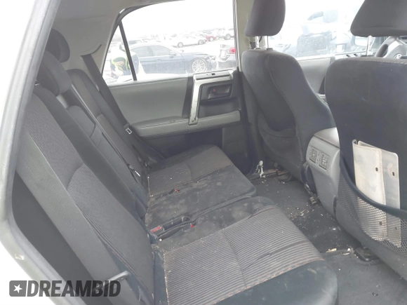 2010 Toyota 4Runner SR5 z VIN JTEZU5JR3A5012665, wystawiony jako IAAI lot #41380625 z przebiegiem 603 729 mil mil oraz . Historia ofert i sprzedaży dostępna na DreamBid. Obrazek 8.