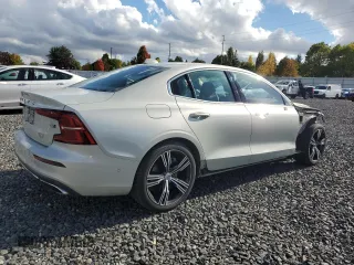 2021 Volvo S60 Inscription with VIN 7JRA22TL0MG095593, listed as a Copart auction lot 75565204 with 39,605 mi miles and Salvage Title. Bid and sale history available at carsss.com. Image 3.
