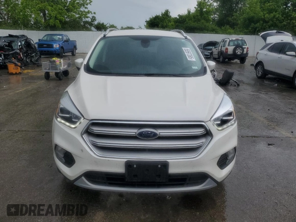 2018 Ford Escape Titanium z VIN 1FMCU9J94JUB49827, wystawiony jako Copart lot #55697385 z przebiegiem 98 682 mil mil oraz Szkoda całkowita • Salvage title. Historia ofert i sprzedaży dostępna na DreamBid. Obrazek 5.