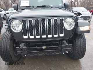 2018 Jeep Wrangler Unlimited Sahara z VIN 1C4HJXEN6JW332956, wystawiony jako IAAI lot #41477681 z przebiegiem 97 446 mil mil oraz . Historia ofert i sprzedaży dostępna na DreamBid. Obrazek 6.