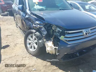 2013 Toyota Highlander with VIN 5TDZA3EH7DS044603, listed as a IAAI auction lot 42019794 with 220,483 mi miles and . Bid and sale history available at DreamBid. Image 6.