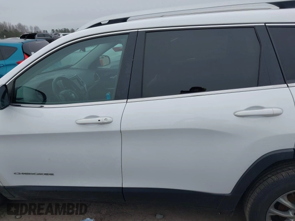 2020 Jeep Cherokee Latitude Plus with VIN 1C4PJLLB3LD543821, listed as a IAAI auction lot 41290132 with 130,137 mi miles. Bid and sale history available at carsss.com. Image 15.