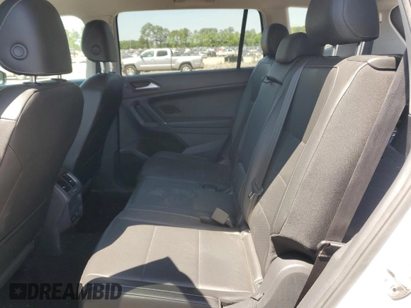 2018 Volkswagen Tiguan SEL z VIN 3VV3B7AX0JM022382, wystawiony jako Copart lot #54909245 z przebiegiem 119 714 mil mil oraz Szkoda całkowita • Salvage title. Historia ofert i sprzedaży dostępna na DreamBid. Obrazek 11.