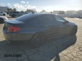 2014 BMW M5 z VIN WBSFV9C55ED593760, wystawiony jako Copart lot #49070765 z przebiegiem 128 365 mil mil oraz Tytuł czysty. Historia ofert i sprzedaży dostępna na DreamBid. Obrazek 3.