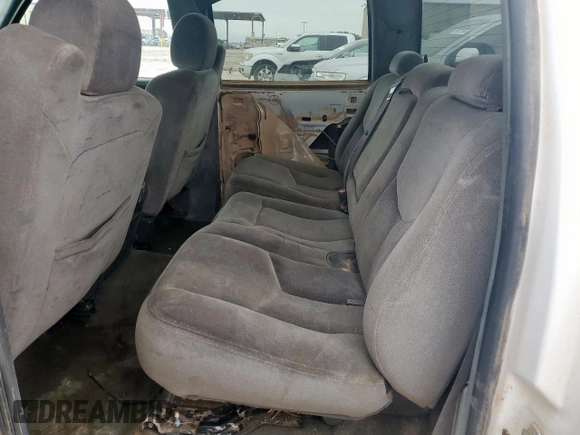 2006 GMC Sierra 1500 SLE1 z VIN 2GTEC13T561146383, wystawiony jako Copart lot #59738675 z przebiegiem 268 109 mil mil oraz Czysty tytuł • Clean title. Historia ofert i sprzedaży dostępna na DreamBid. Obrazek 10.