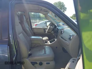 2006 Ford Expedition Eddie Bauer z VIN 1FMFU18536LA22209, wystawiony jako IAAI lot #42241459 z przebiegiem 121 600 mil mil oraz . Historia ofert i sprzedaży dostępna na DreamBid. Obrazek 5.