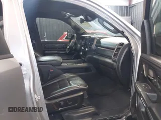 2022 Ram 1500 Limited z VIN 1C6SRFHM1NN211394, wystawiony jako IAAI lot #42052416 z przebiegiem 28 881 mil mil oraz . Historia ofert i sprzedaży dostępna na DreamBid. Obrazek 5.