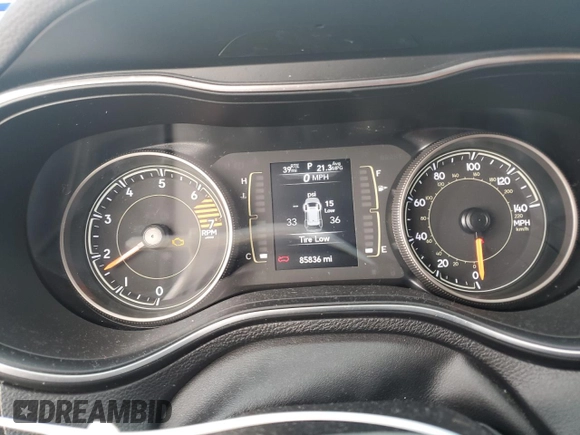 2019 Jeep Cherokee Altitude z VIN 1C4PJMLB7KD402710, wystawiony jako Copart lot #52943215 z przebiegiem 85 836 mil mil oraz Czysty tytuł • Clean title. Historia ofert i sprzedaży dostępna na DreamBid. Obrazek 9.