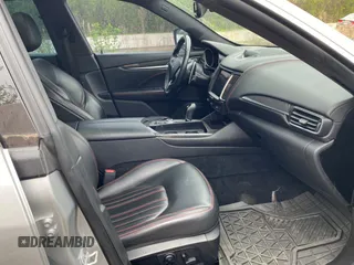 2017 Maserati Levante S z VIN ZN661YUAXHX258892, wystawiony jako Copart lot #55475735 z przebiegiem 96 943 mil mil oraz Tytuł czysty. Historia ofert i sprzedaży dostępna na DreamBid. Obrazek 5.