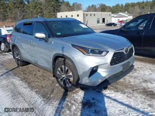2021 Toyota Highlander XLE with VIN 5TDGZRBH9MS557777, listed as a IAAI auction lot 41304709 with 53,230 mi miles. Bid and sale history available at carsss.com. Image 1.