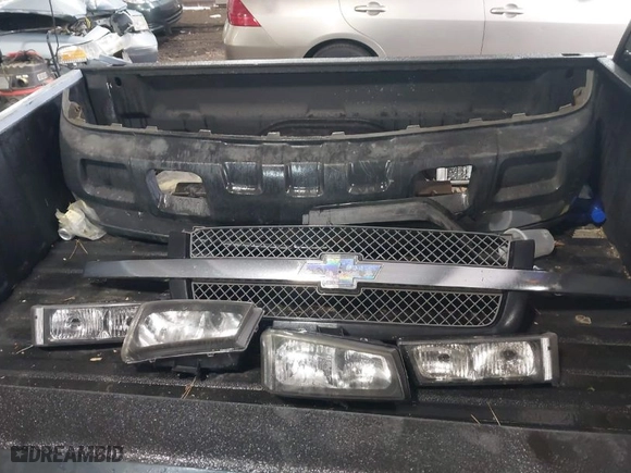 2005 Chevrolet Silverado 1500 LS with VIN 2GCEC19V151298149, listed as a IAAI auction lot 41904701 with 260,054 mi miles. Bid and sale history available at carsss.com. Image 12.