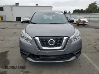 2020 Nissan Kicks S z VIN 3N1CP5BV4LL523594, wystawiony jako Copart lot #54453555 z przebiegiem 67 361 mil mil oraz Szkoda całkowita • Salvage title. Historia ofert i sprzedaży dostępna na DreamBid. Obrazek 5.