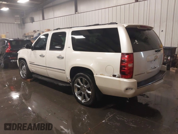 2010 Chevrolet Suburban LTZ with VIN 1GNUKKE32AR271253, listed as a IAAI auction lot 41161374 with 164,184 mi miles. Bid and sale history available at carsss.com. Image 3.