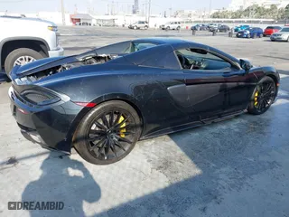 2019 McLaren 570S with VIN SBM13FAA2KW006203, listed as a IAAI auction lot 40915548 with 1 mi miles. Bid and sale history available at carsss.com. Image 4.